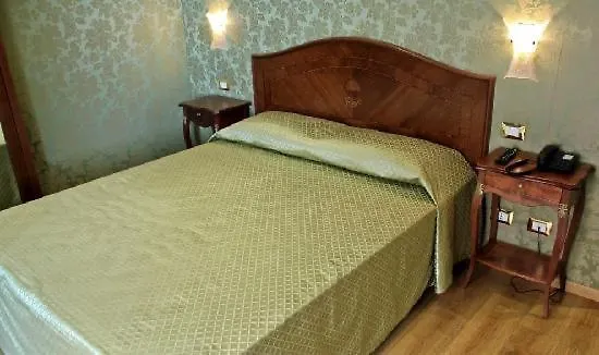 Oda ve Kahvaltı Trevi Qq Roma